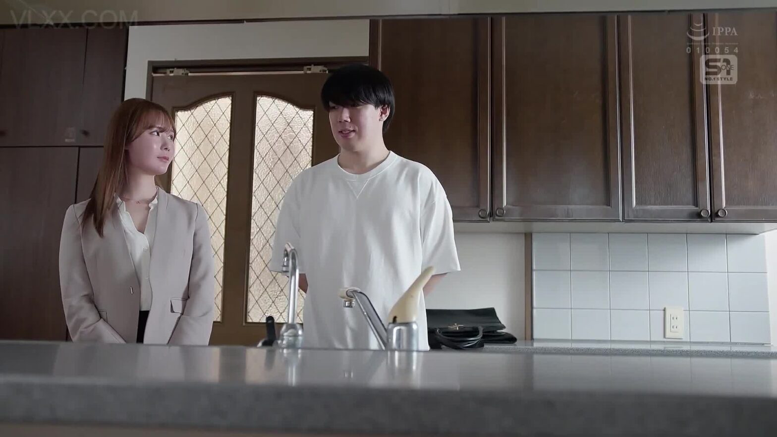 Chị Dâu Trẻ Bị Em Chồng Và Cháu Trai Đụ Luân Phiên Trên Giường