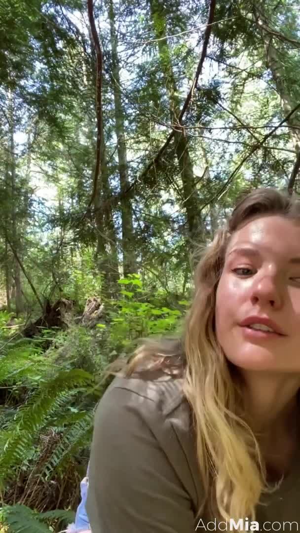 Nữ Nhân Viên Tiệm Spa Bị Khách Nước Ngoài Đổ Nước Tiểu Lên Người Rồi Đụ 3 Lỗ