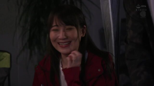 Nữ cảnh sát ngầm mặc đồ bó sát bị tên trùm dụ dỗ trong quán bar kín