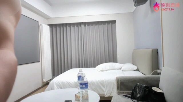 Chị gái bán tinh dầu xông hơi thử hơi nóng trong phòng kín – sexvietnamcotieng